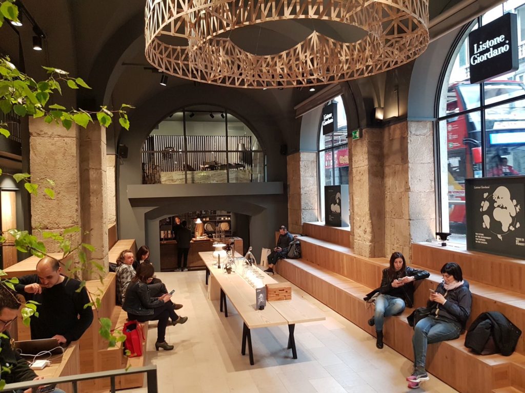 Wnętrze Areny zostało zaprojektowane przez światowej sławy architekta Michele De Lucchi. Milano Designa Week 2019