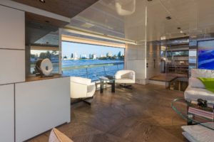 Drewniany parkiet Listone Giordano we wnętrzu luksusowego jachtu San Lorenzo