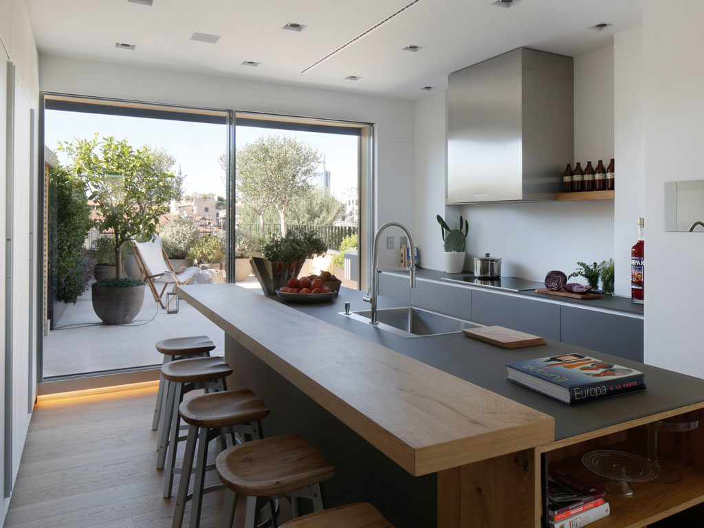 Mediolański apartament z lat 50-tych. Stylowy parkiet Listone Giordano