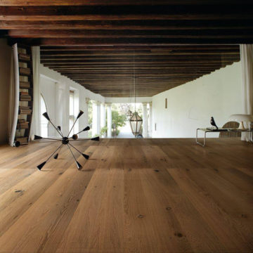 Dębowe deski podłogowe TUSCANIA to wynik spotkania najpiękniejszego drewna i geniuszu człowieka.